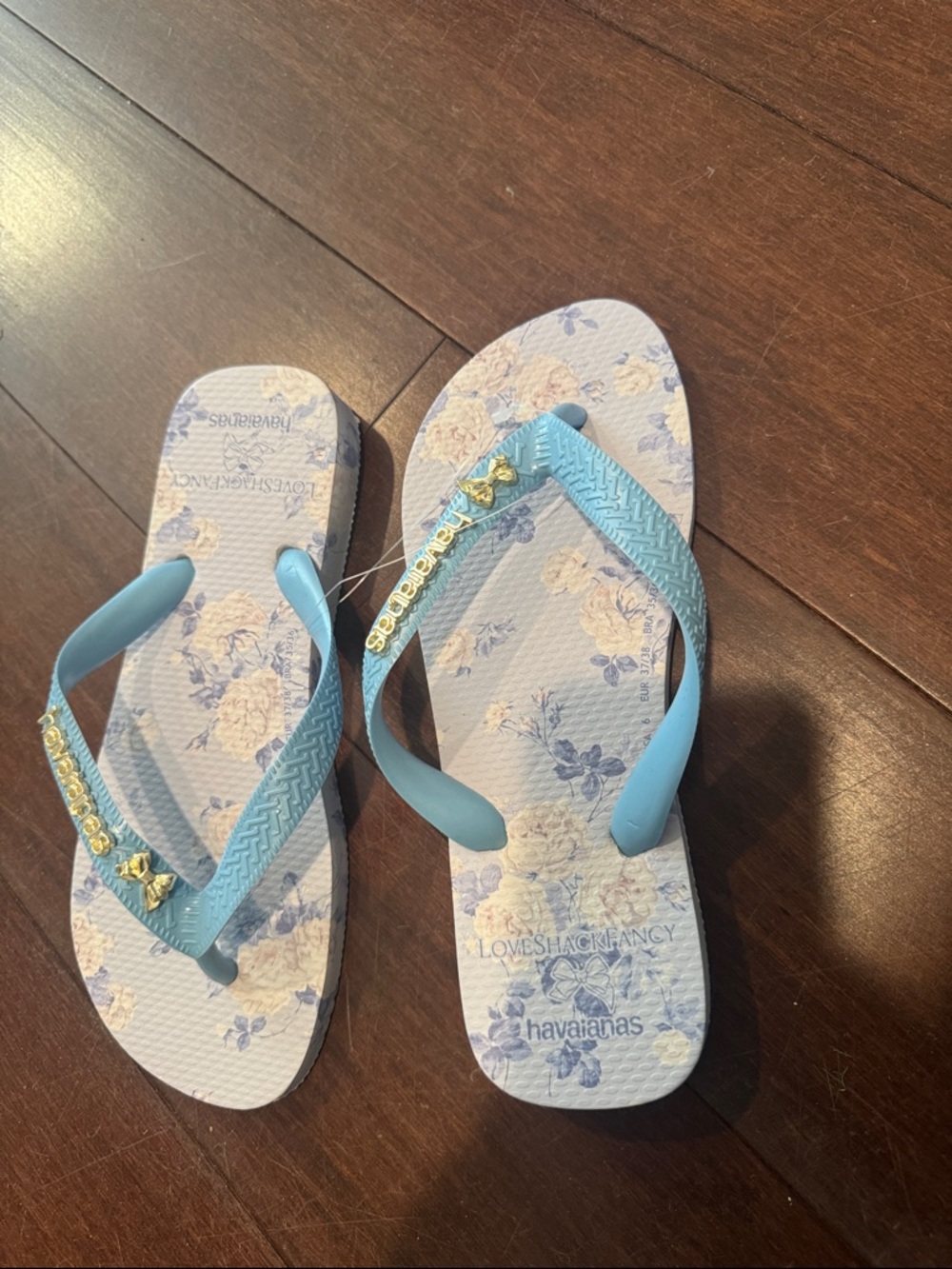 Love Shack FancyHavaianas Women's Light Blue Floral Strap Sandals with Gold Logo